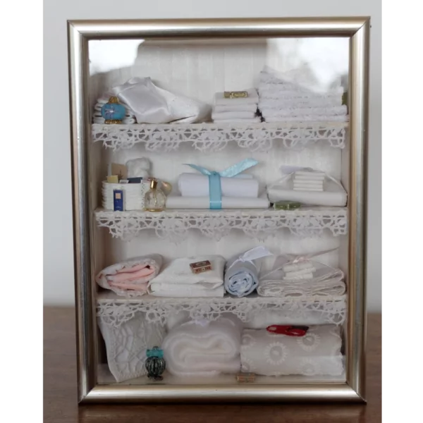 Petite armoire blanche
